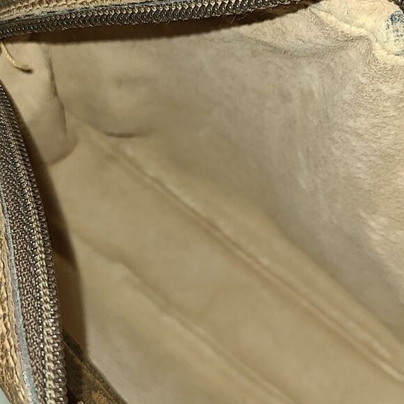 💯 Authentic Gucci Crossbody with cherryline 🍀 - Picture 7 of 15